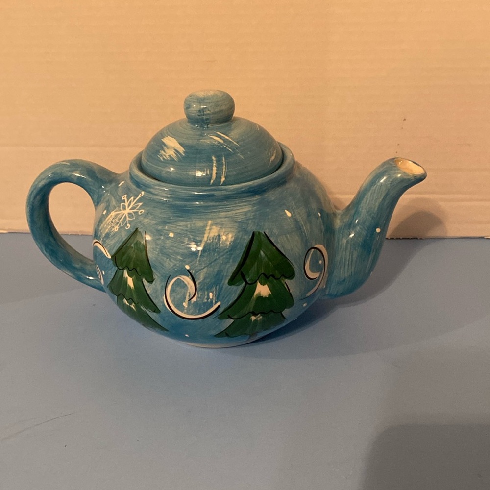 By GANZ Ceramic Christmas Tea Pot With Lid
